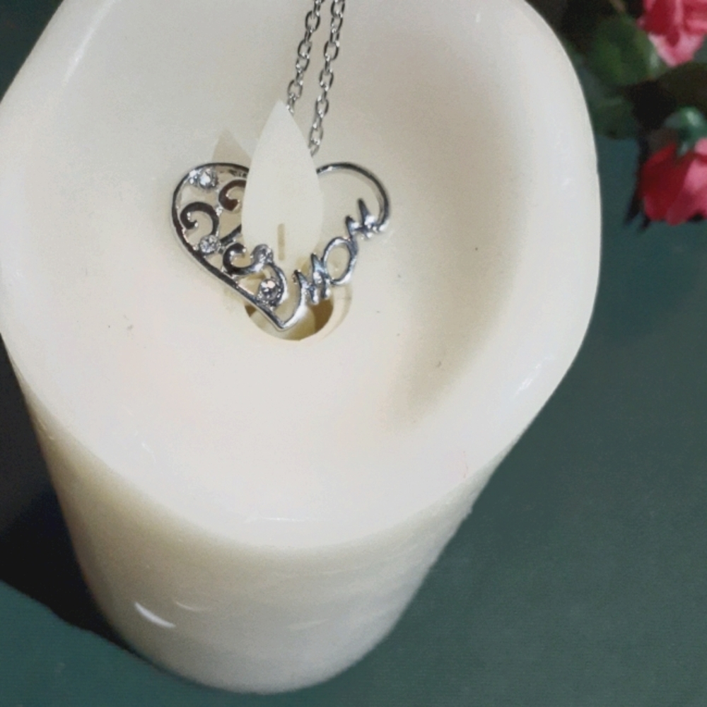 Silver Mom pendant necklace